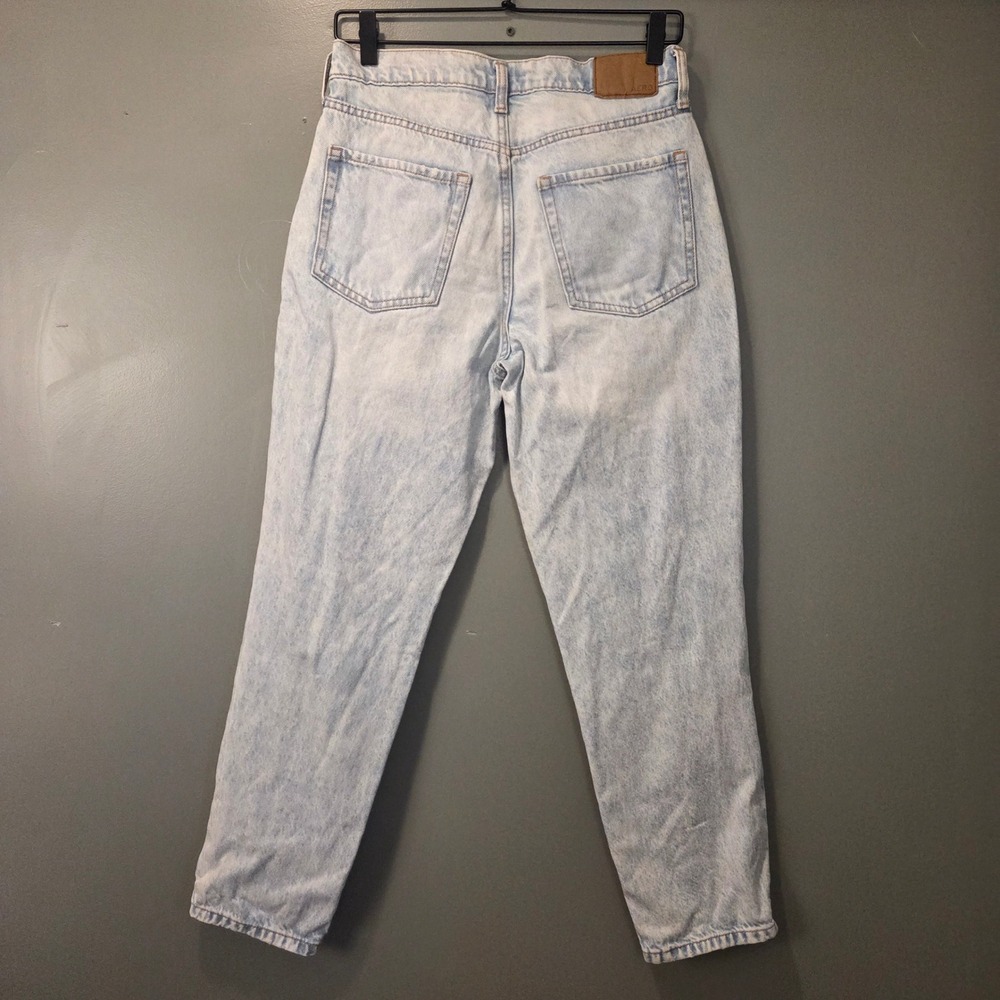 Aeropostale Women's Mom Jean Size 6 Distressed Tapered Leg Light Acid Wash Denim - Picture 2 of 9